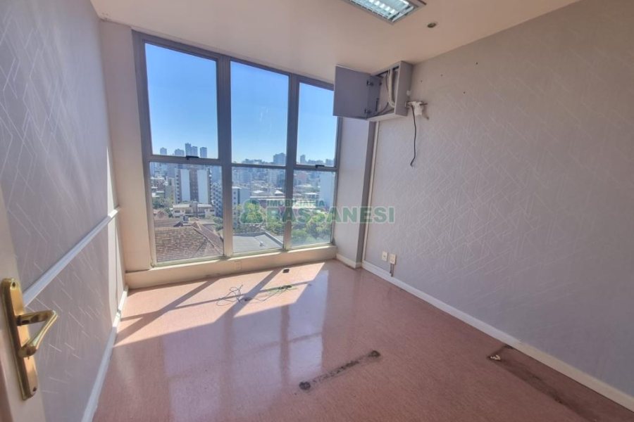 Sala com 200m², 1 vaga, no bairro Centro em Caxias do Sul para Alugar