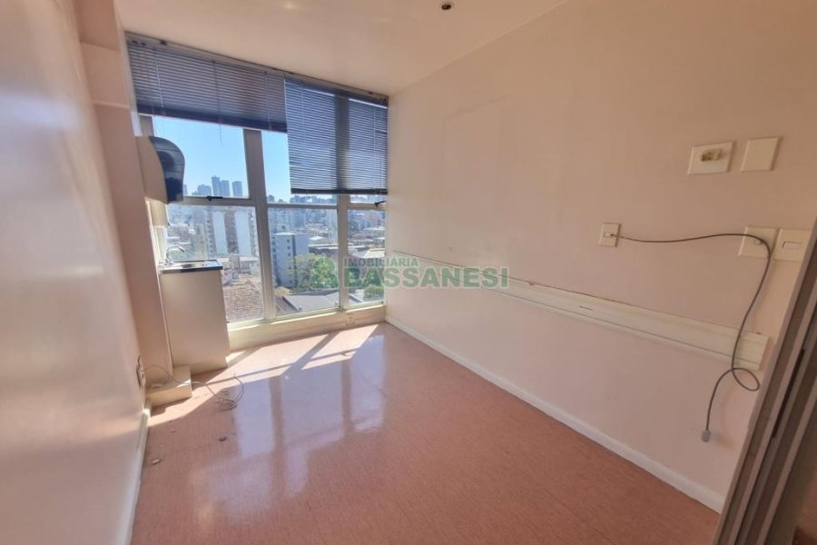 Sala com 200m², 1 vaga, no bairro Centro em Caxias do Sul para Alugar