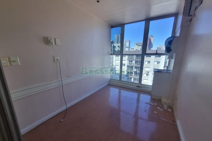 Sala com 200m², 1 vaga, no bairro Centro em Caxias do Sul para Alugar