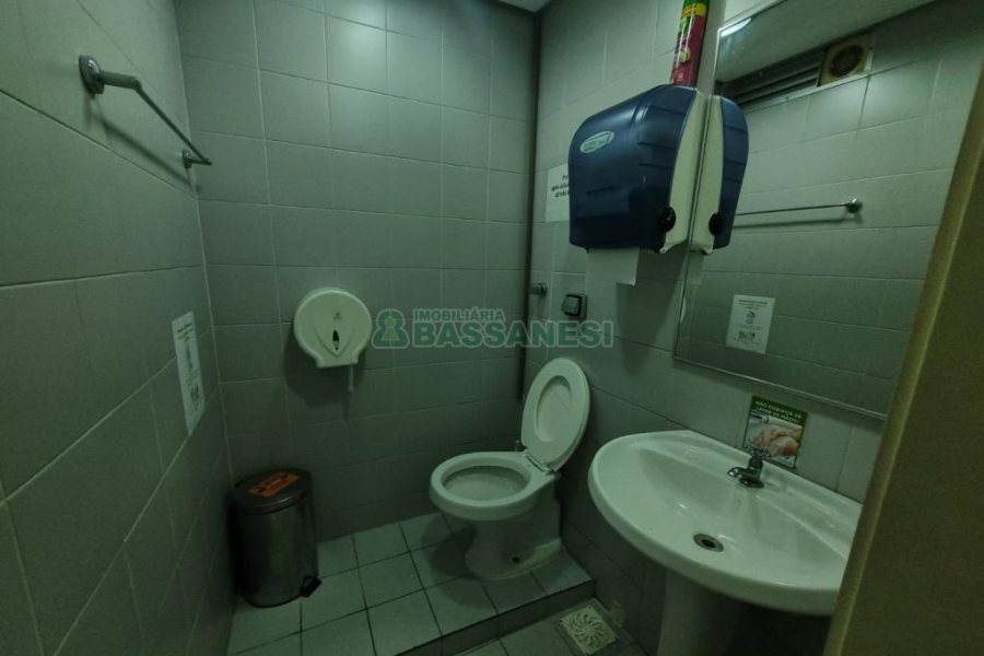 Sala com 200m², 1 vaga, no bairro Centro em Caxias do Sul para Alugar