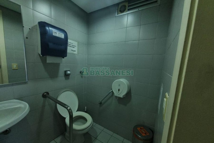 Sala com 200m², 1 vaga, no bairro Centro em Caxias do Sul para Alugar