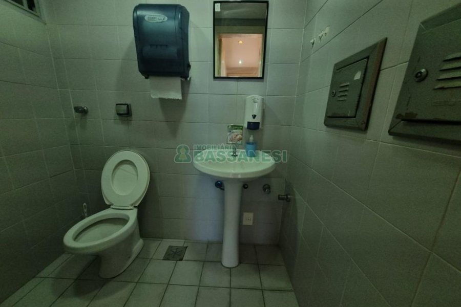Sala com 200m², 1 vaga, no bairro Centro em Caxias do Sul para Alugar