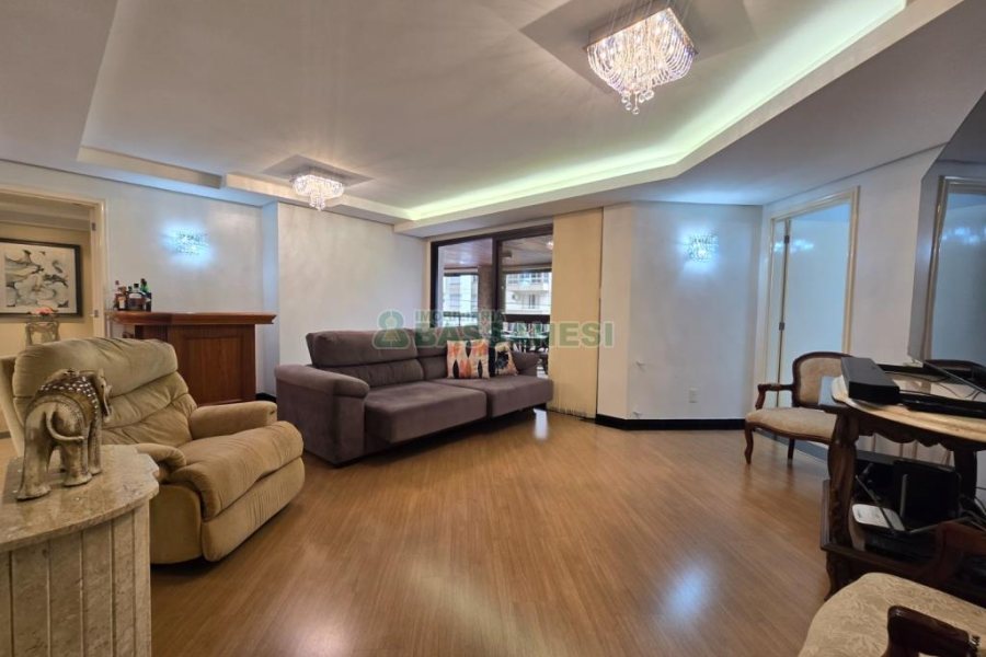 Apartamento com 198m², 3 dormitórios, 2 vagas, no bairro Centro em Caxias do Sul para Comprar