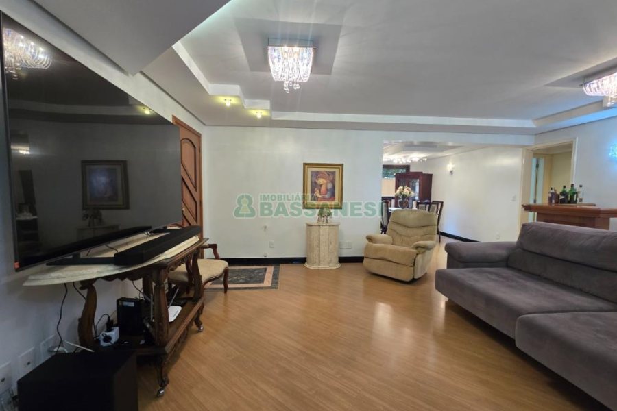 Apartamento com 198m², 3 dormitórios, 2 vagas, no bairro Centro em Caxias do Sul para Comprar