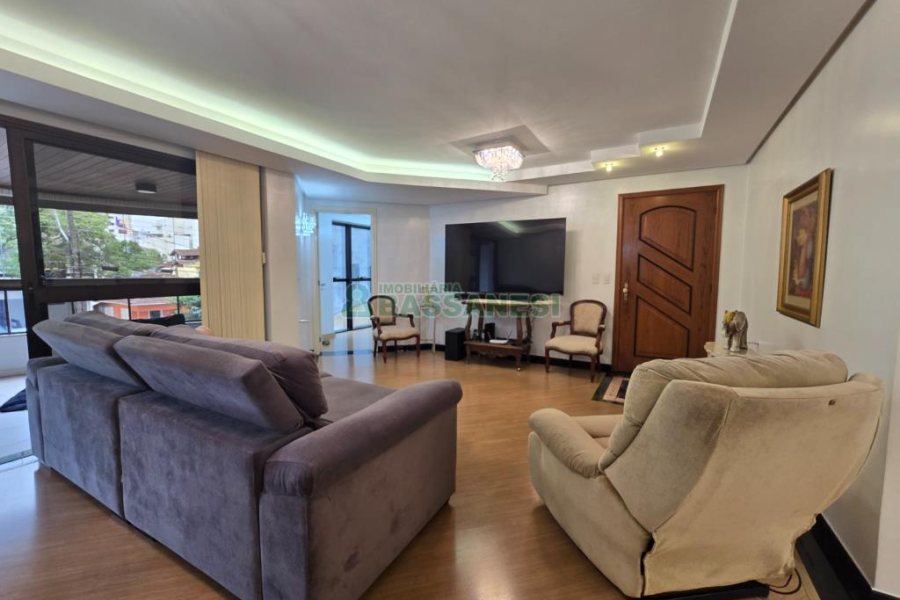 Apartamento com 198m², 3 dormitórios, 2 vagas, no bairro Centro em Caxias do Sul para Comprar