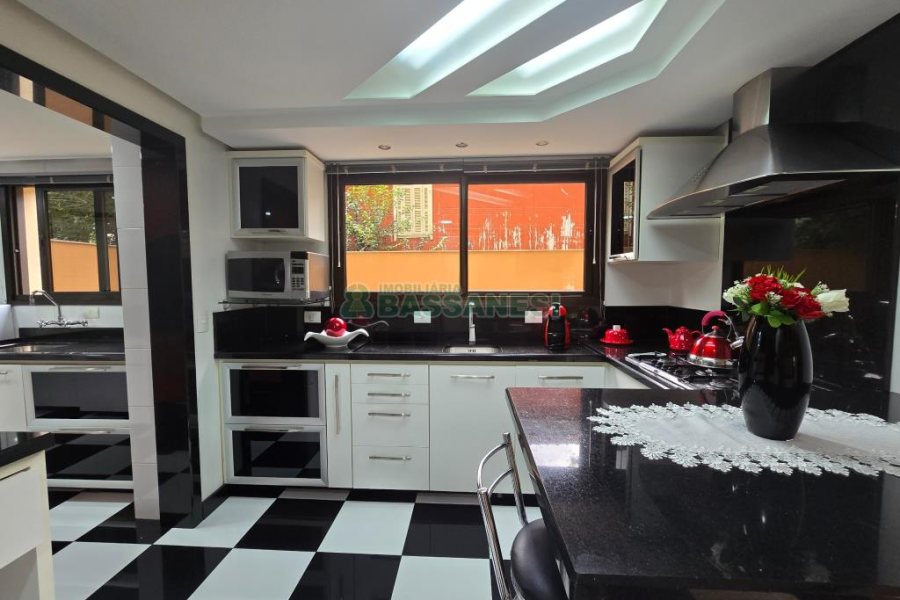 Apartamento com 198m², 3 dormitórios, 2 vagas, no bairro Centro em Caxias do Sul para Comprar