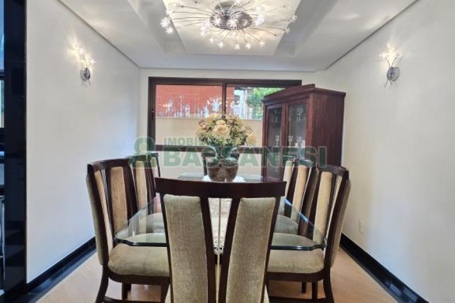 Apartamento com 198m², 3 dormitórios, 2 vagas, no bairro Centro em Caxias do Sul para Comprar