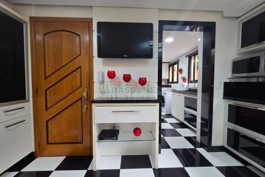 Apartamento com 198m², 3 dormitórios, 2 vagas, no bairro Centro em Caxias do Sul para Comprar