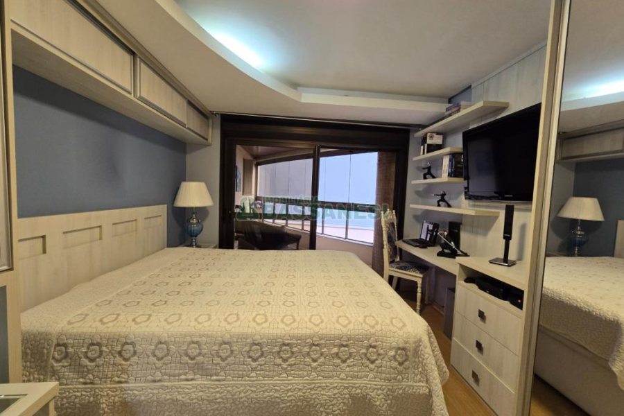 Apartamento com 198m², 3 dormitórios, 2 vagas, no bairro Centro em Caxias do Sul para Comprar