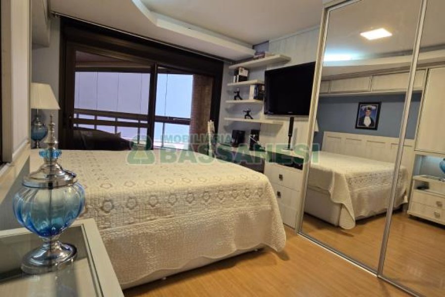 Apartamento com 198m², 3 dormitórios, 2 vagas, no bairro Centro em Caxias do Sul para Comprar