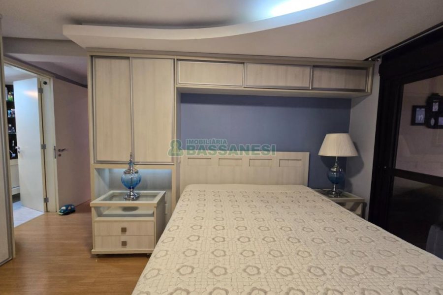 Apartamento com 198m², 3 dormitórios, 2 vagas, no bairro Centro em Caxias do Sul para Comprar