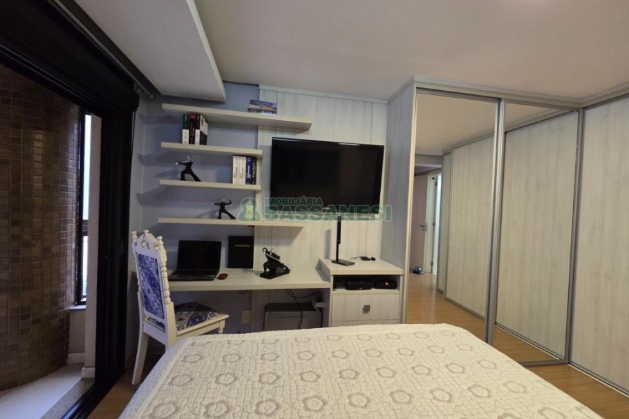 Apartamento com 198m², 3 dormitórios, 2 vagas, no bairro Centro em Caxias do Sul para Comprar