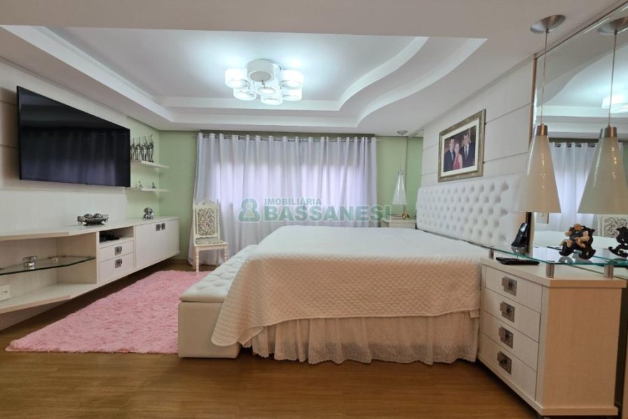 Apartamento com 198m², 3 dormitórios, 2 vagas, no bairro Centro em Caxias do Sul para Comprar