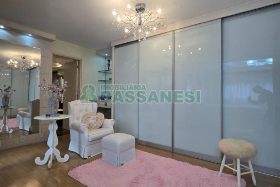 Apartamento com 198m², 3 dormitórios, 2 vagas, no bairro Centro em Caxias do Sul para Comprar