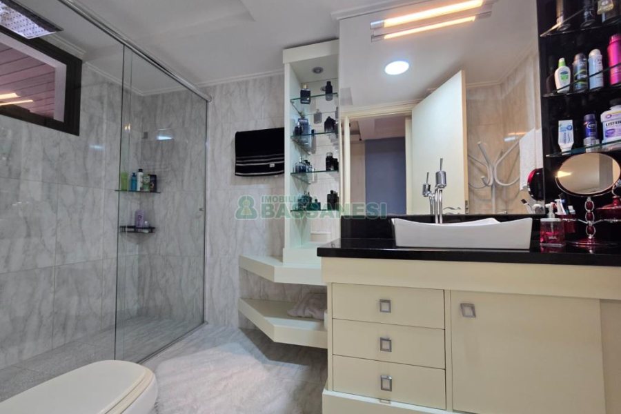 Apartamento com 198m², 3 dormitórios, 2 vagas, no bairro Centro em Caxias do Sul para Comprar