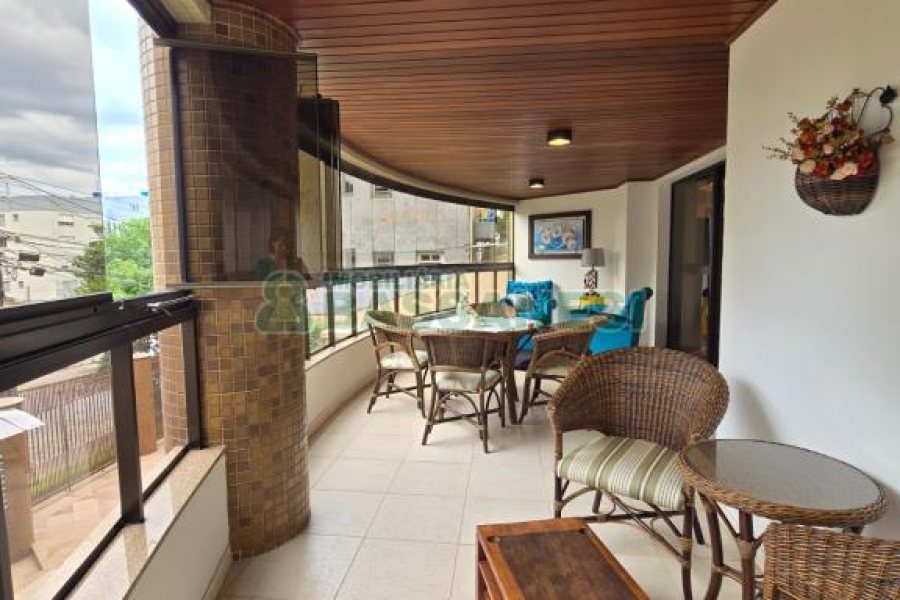 Apartamento com 198m², 3 dormitórios, 2 vagas, no bairro Centro em Caxias do Sul para Comprar