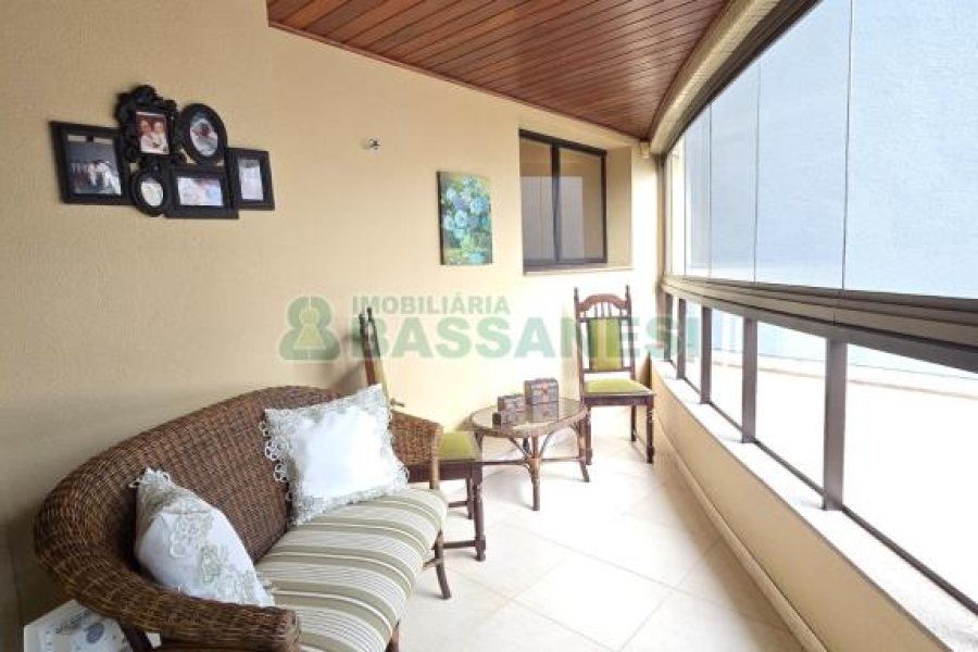 Apartamento com 198m², 3 dormitórios, 2 vagas, no bairro Centro em Caxias do Sul para Comprar