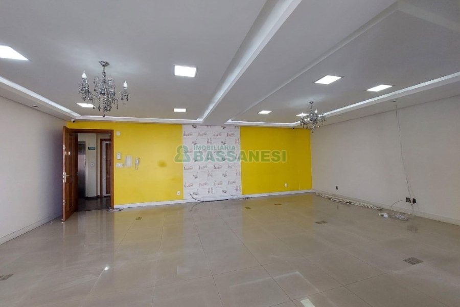 Sala com 61m², no bairro Centro em Caxias do Sul para Alugar