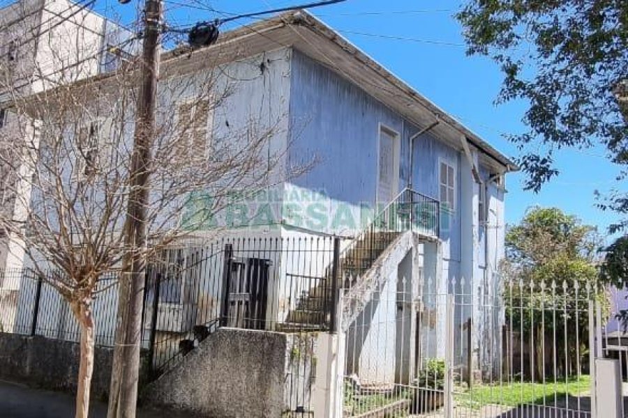 Casa, 5 dormitórios, no bairro Pio X em Caxias do Sul para Comprar