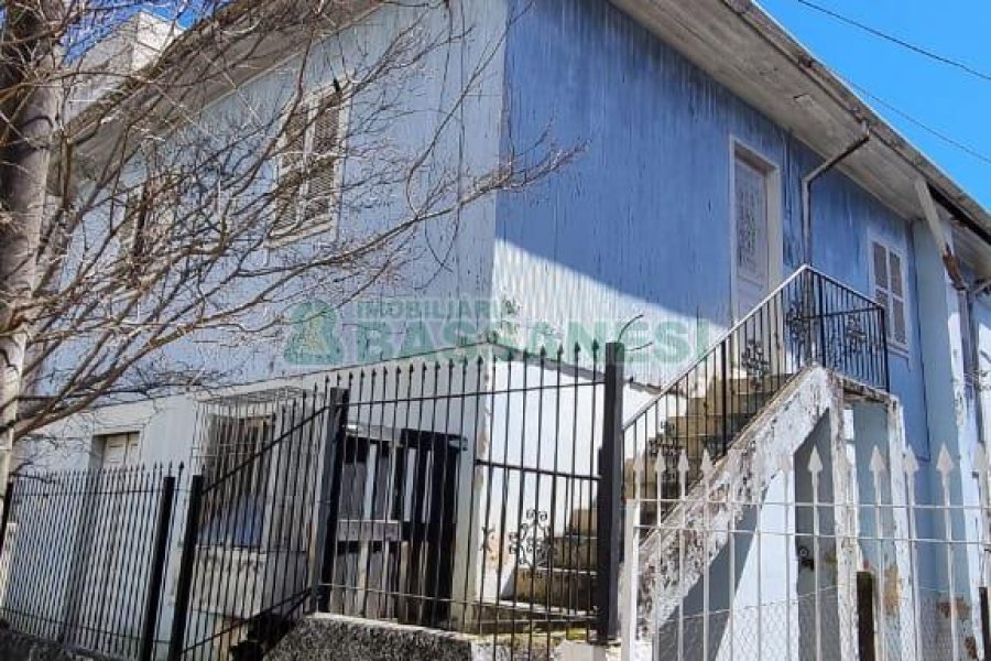 Casa, 5 dormitórios, no bairro Pio X em Caxias do Sul para Comprar