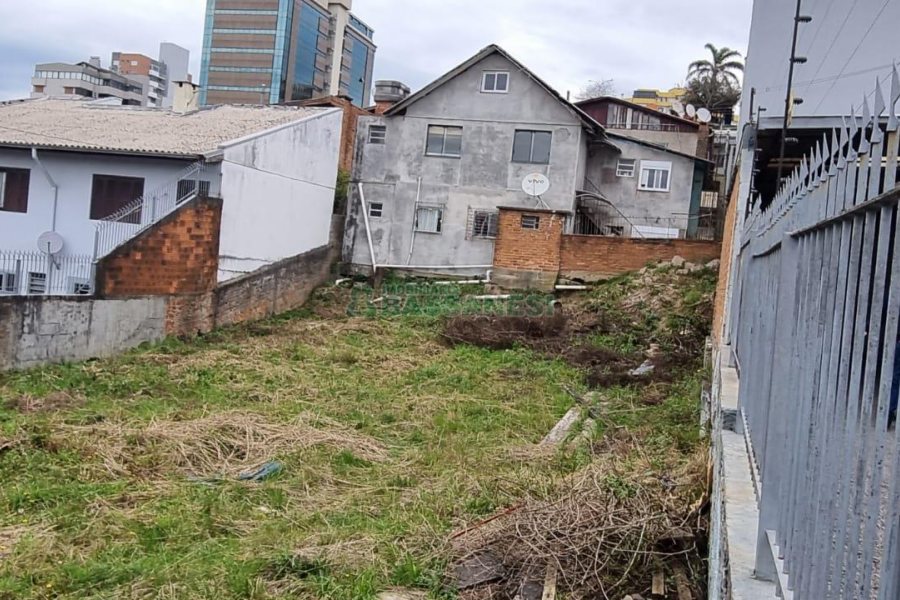 Terreno, no bairro Universitário em Caxias do Sul para Comprar