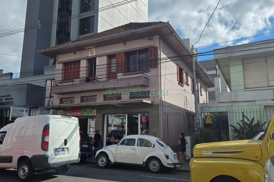 Casa com 300m², no bairro Nossa Senhora de Lourdes em Caxias do Sul para Comprar