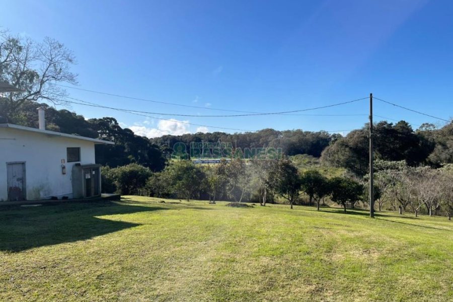 Chácara com 1200m², no bairro 3 Legua em Caxias do Sul para Comprar