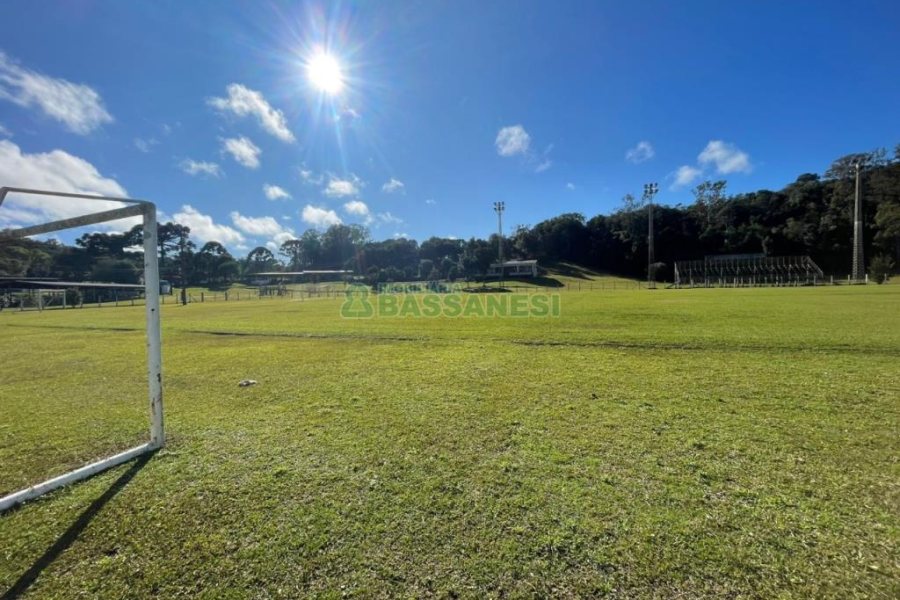 Chácara com 1200m², no bairro 3 Legua em Caxias do Sul para Comprar