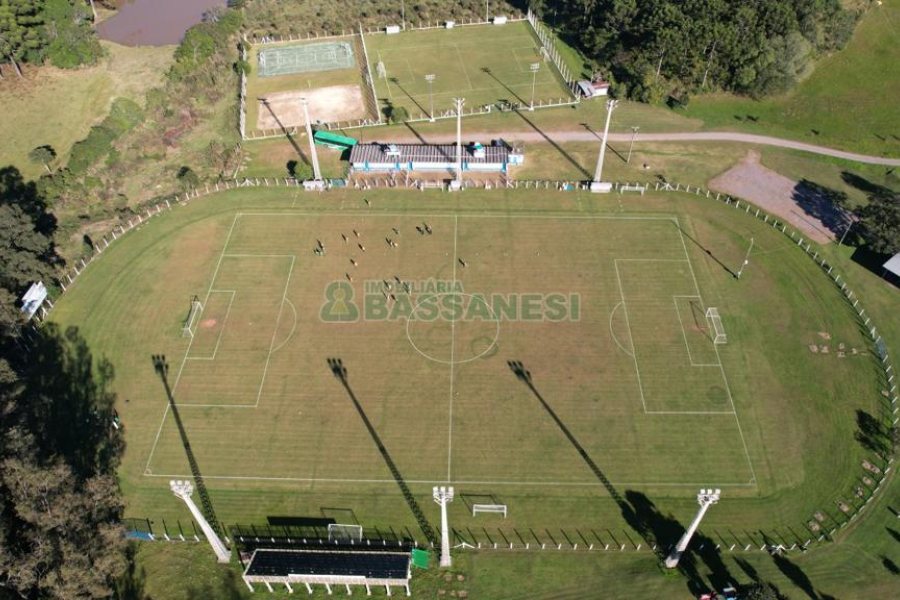 Chácara com 1200m², no bairro 3 Legua em Caxias do Sul para Comprar