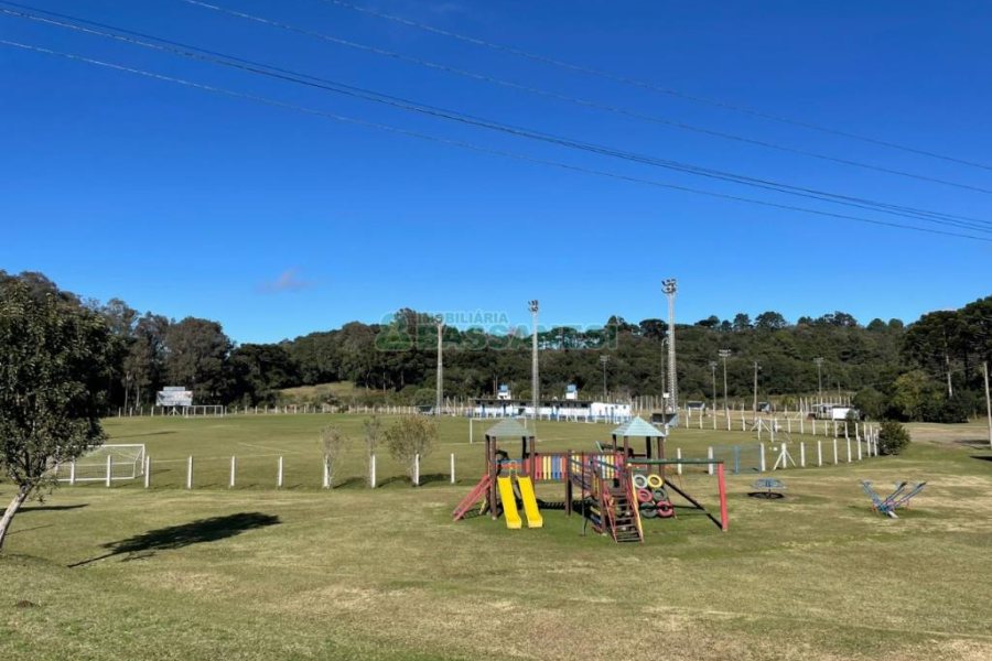Chácara com 1200m², no bairro 3 Legua em Caxias do Sul para Comprar