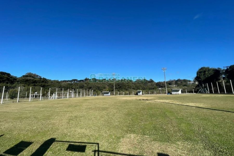 Chácara com 1200m², no bairro 3 Legua em Caxias do Sul para Comprar