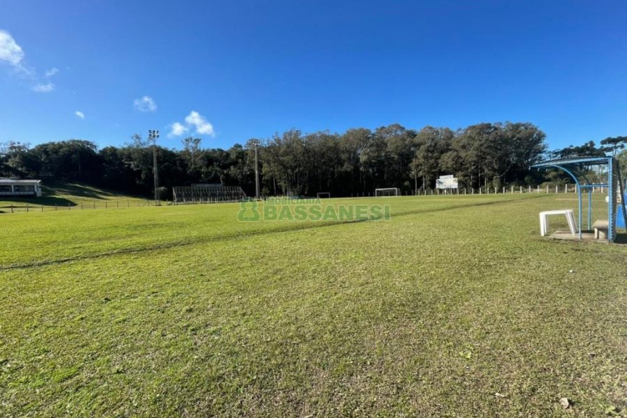 Chácara com 1200m², no bairro 3 Legua em Caxias do Sul para Comprar