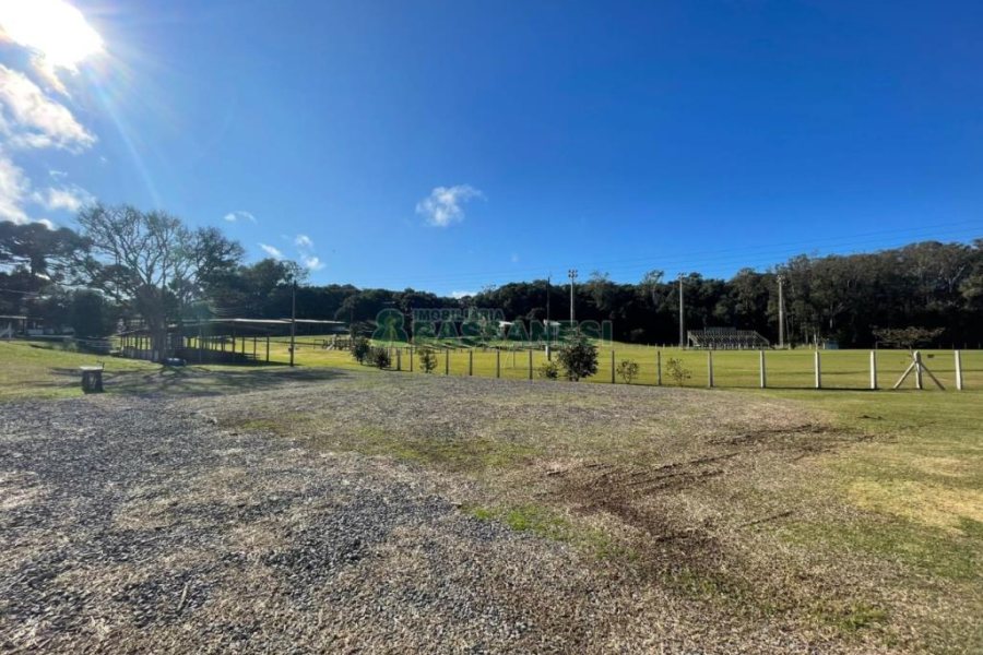 Chácara com 1200m², no bairro 3 Legua em Caxias do Sul para Comprar