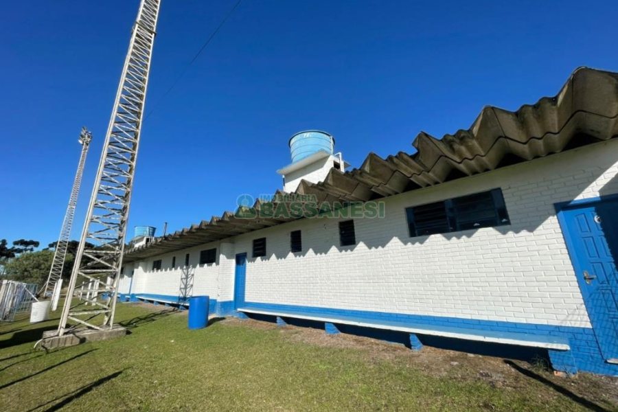 Chácara com 1200m², no bairro 3 Legua em Caxias do Sul para Comprar