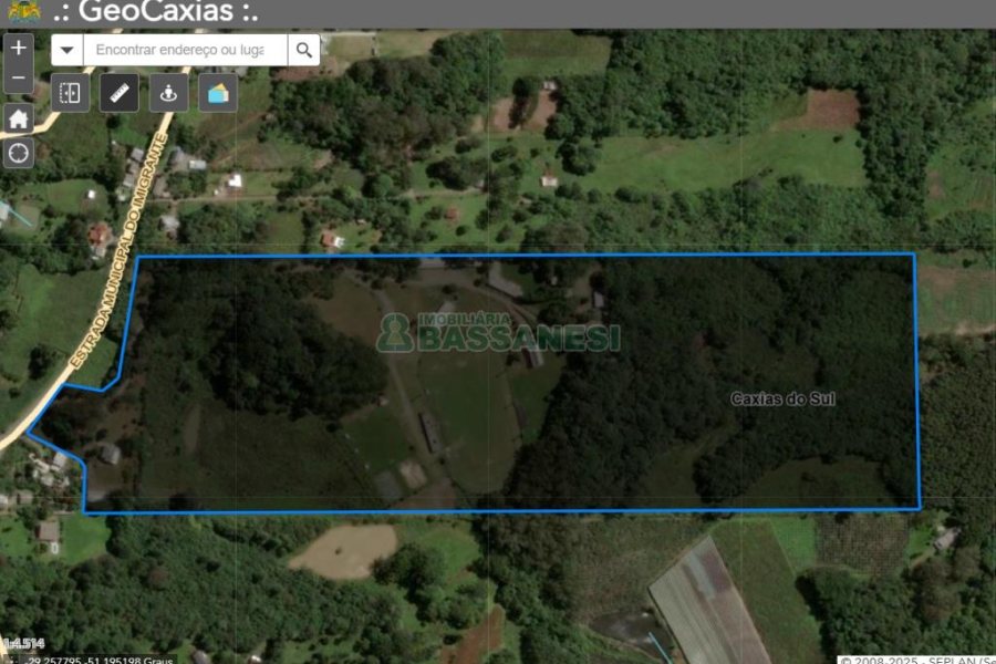 Chácara com 1200m², no bairro 3 Legua em Caxias do Sul para Comprar