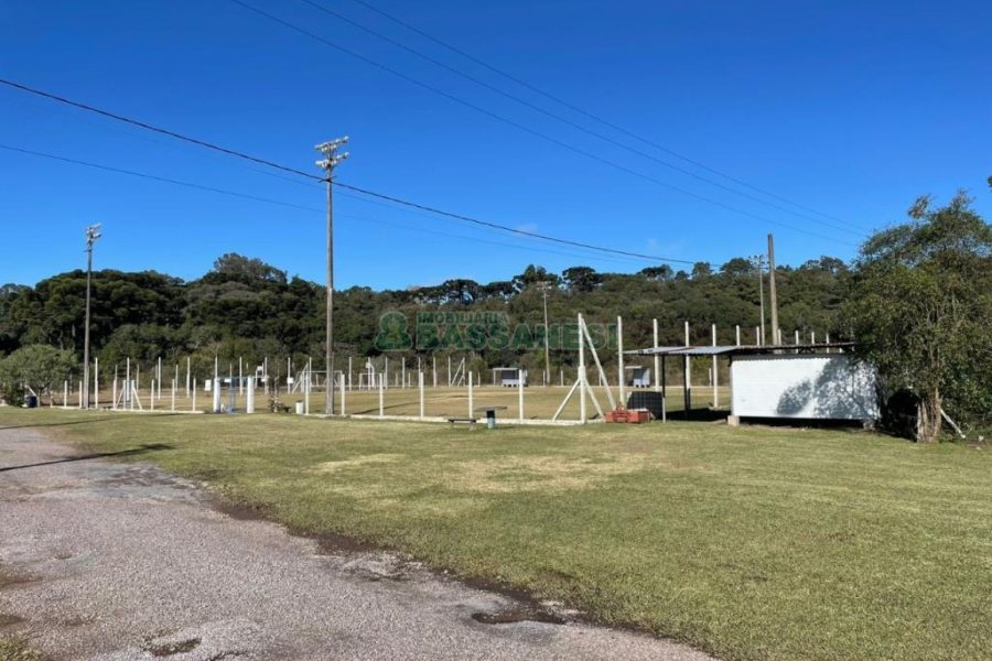 Chácara com 1200m², no bairro 3 Legua em Caxias do Sul para Comprar