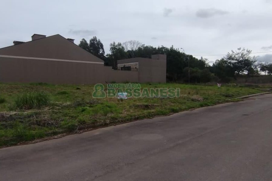 Terreno com 350m², no bairro Monte Bérico em Caxias do Sul para Comprar