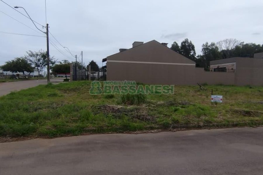Terreno com 350m², no bairro Monte Bérico em Caxias do Sul para Comprar