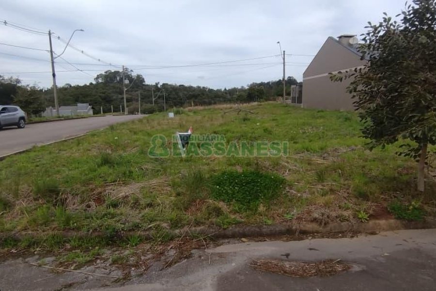 Terreno com 350m², no bairro Monte Bérico em Caxias do Sul para Comprar