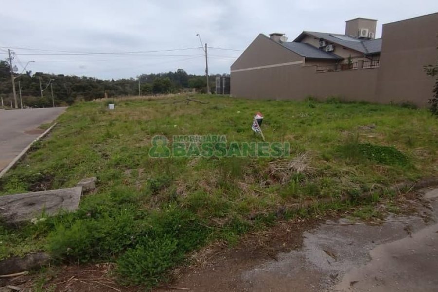 Terreno com 350m², no bairro Monte Bérico em Caxias do Sul para Comprar