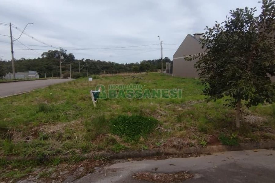 Terreno com 350m², no bairro Monte Bérico em Caxias do Sul para Comprar