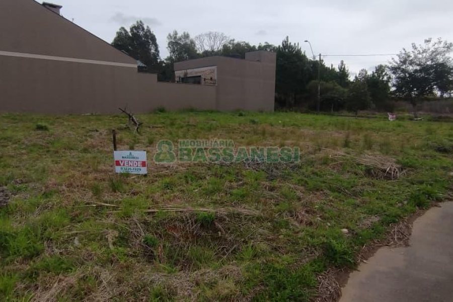 Terreno com 350m², no bairro Monte Bérico em Caxias do Sul para Comprar