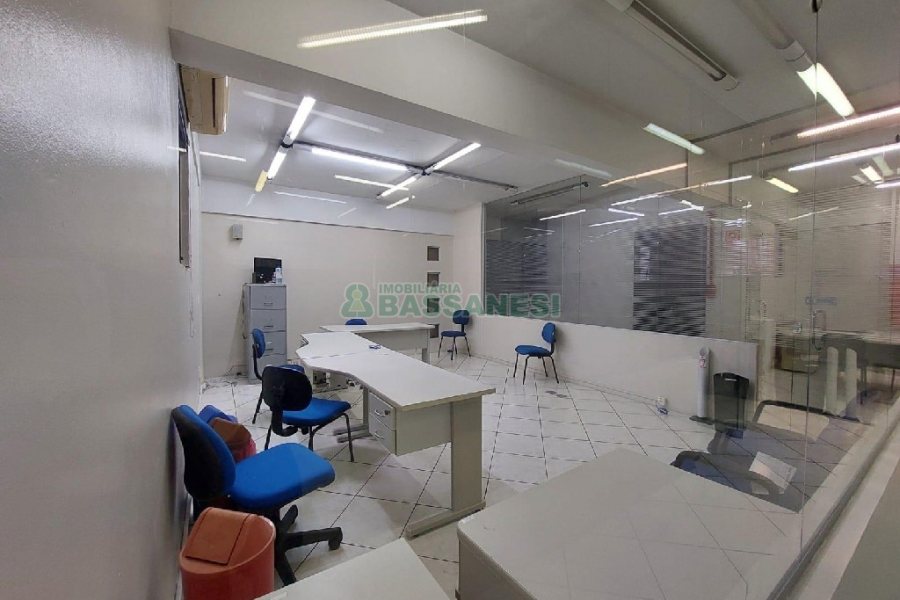 Sala Mobiliada com 250m², 2 vagas, no bairro Pio X em Caxias do Sul para Alugar