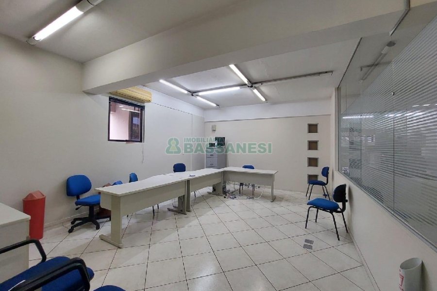 Sala Mobiliada com 250m², 2 vagas, no bairro Pio X em Caxias do Sul para Alugar