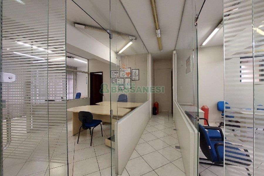 Sala Mobiliada com 250m², 2 vagas, no bairro Pio X em Caxias do Sul para Alugar