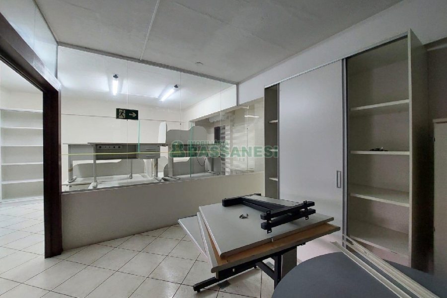 Sala Mobiliada com 250m², 2 vagas, no bairro Pio X em Caxias do Sul para Alugar