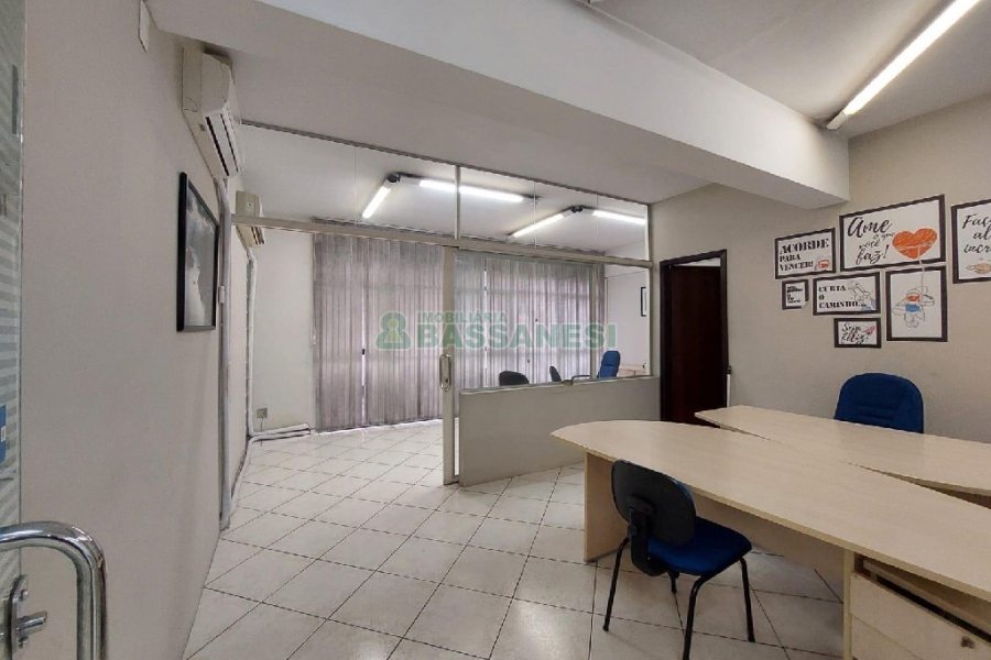 Sala Mobiliada com 250m², 2 vagas, no bairro Pio X em Caxias do Sul para Alugar