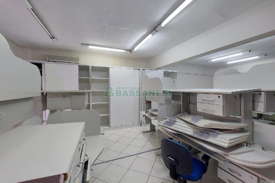 Sala Mobiliada com 250m², 2 vagas, no bairro Pio X em Caxias do Sul para Alugar