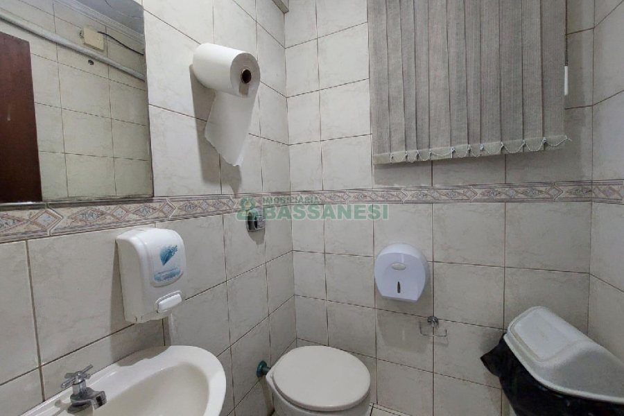 Sala Mobiliada com 250m², 2 vagas, no bairro Pio X em Caxias do Sul para Alugar