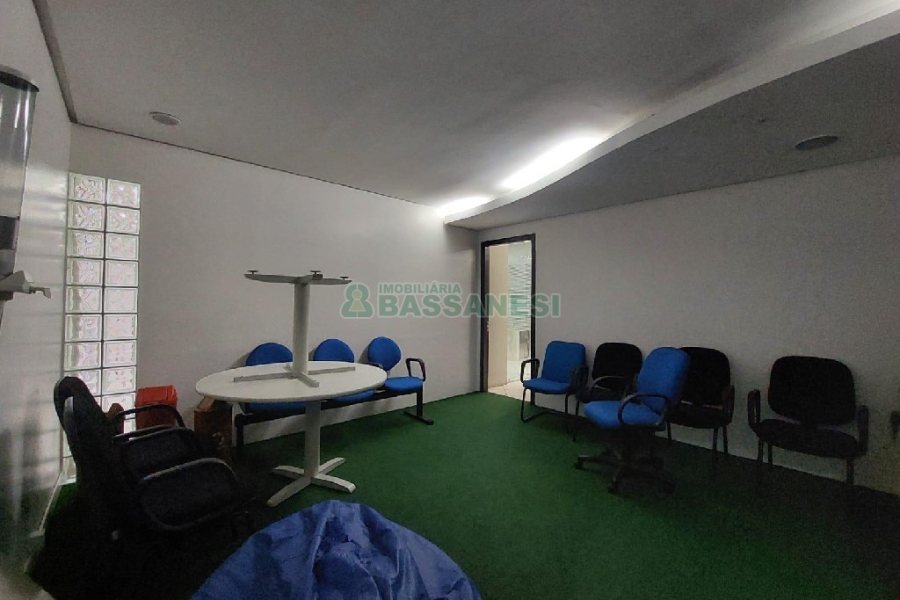 Sala Mobiliada com 250m², 2 vagas, no bairro Pio X em Caxias do Sul para Alugar
